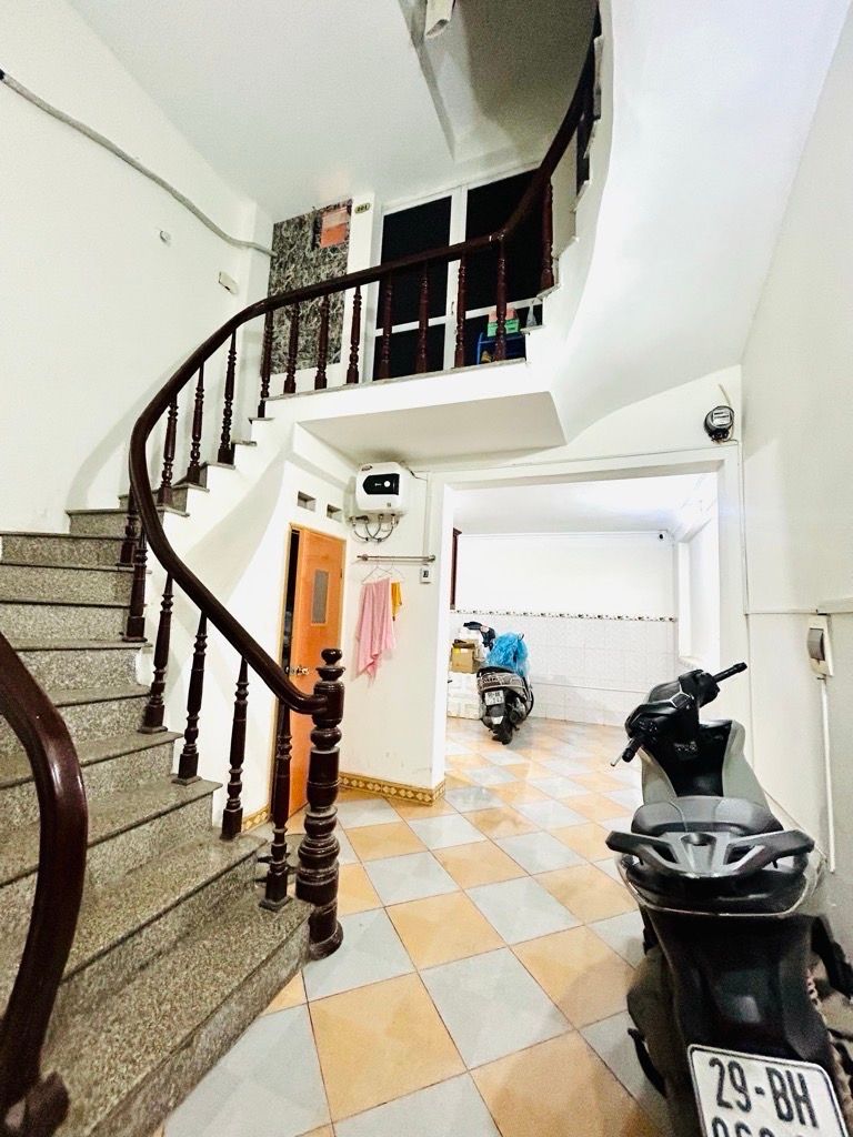 Bán nhà Hưng Phúc - diện tích 36m2 5 tầng - Nhà đẹp gần phố - giá 7,9 tỷ