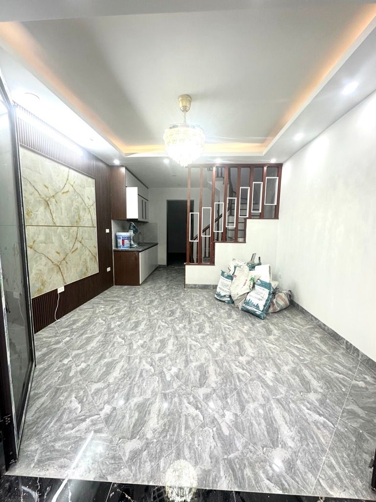 Bán nhà Vĩnh Hưng - diện tích 36m2 2 tầng - cách ô tô tránh 10 bước đi bộ - giá 3,1 tỷ