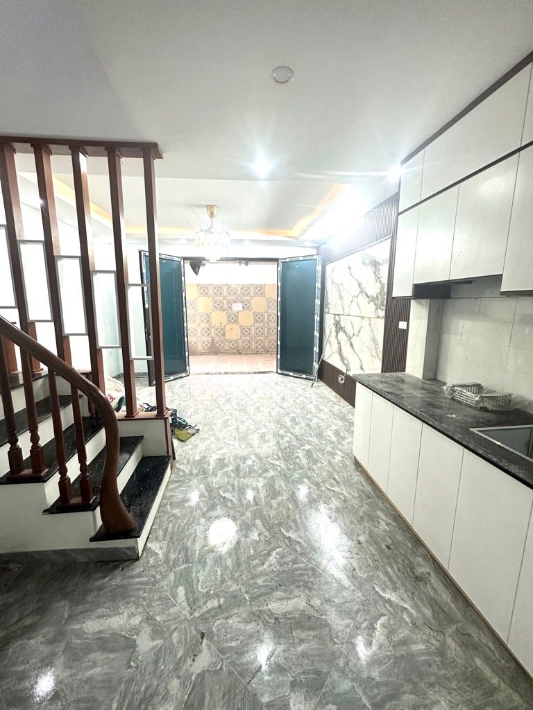 Bán nhà Vĩnh Hưng - diện tích 39m2 2 tầng - ô tô tránh 10 bước đi bộ - giá 3,1 tỷ