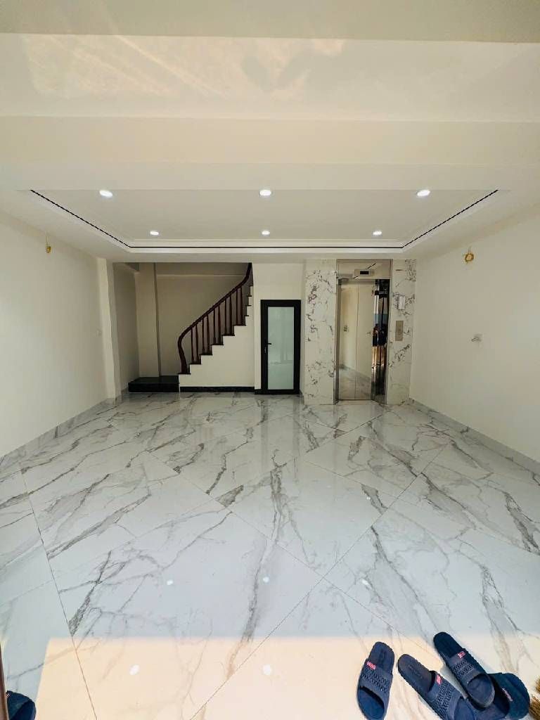 Bán nhà Nam Dư - diện tích 36.8m2 7 tầng - Ô tô vào nhà - giá 15,2 tỷ