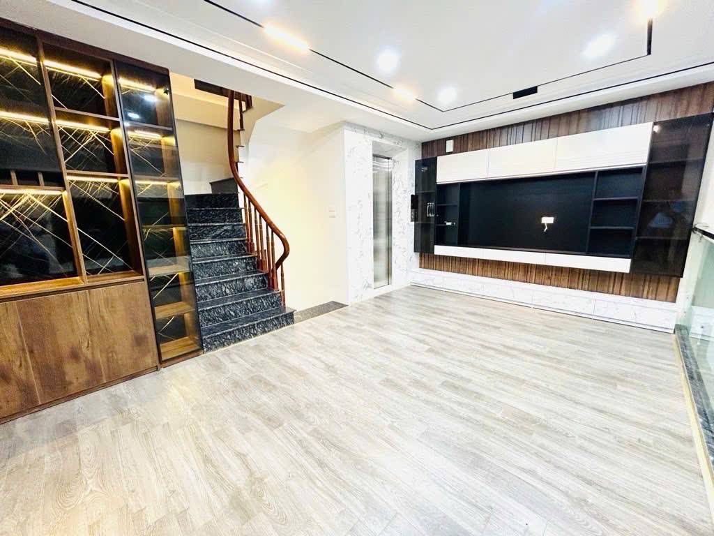 Bán nhà Nam Dư - diện tích 36.8m2 7 tầng - Ô tô vào nhà - giá 15,2 tỷ