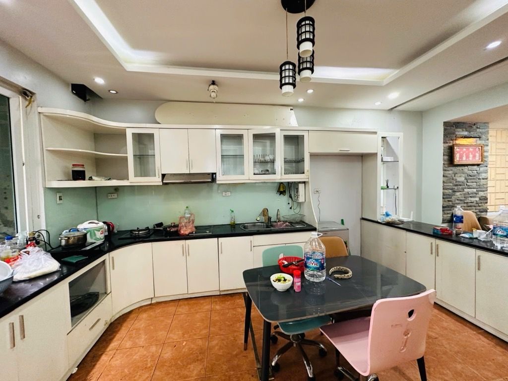 Bán nhà Khuất Duy Tiến - diện tích 122m2 1 tầng - Căn góc 3 ngủ thoáng mát - giá 9,7 tỷ