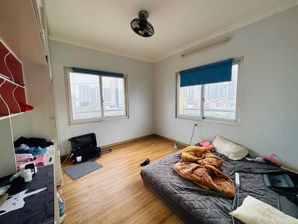 Bán nhà Khuất Duy Tiến - diện tích 122m2 1 tầng - Căn góc 3 ngủ thoáng mát - giá 9,7 tỷ