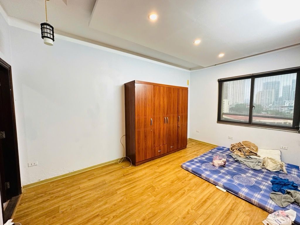 Bán nhà Khuất Duy Tiến - diện tích 122m2 1 tầng - Căn góc 3 ngủ thoáng mát - giá 9,7 tỷ