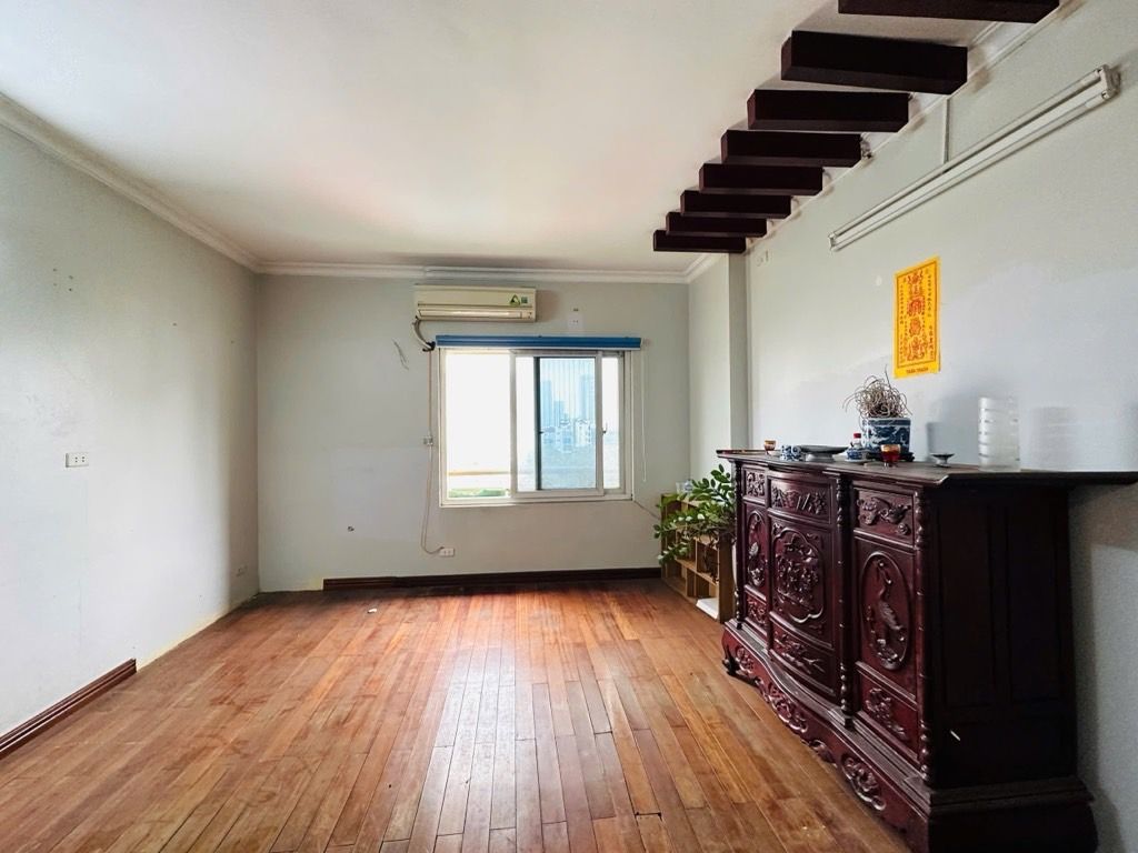 Bán nhà Khuất Duy Tiến - diện tích 122m2 1 tầng - Căn góc 3 ngủ thoáng mát - giá 9,7 tỷ