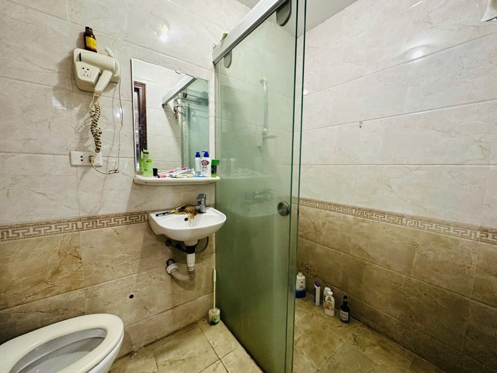 Bán nhà Khuất Duy Tiến - diện tích 122m2 1 tầng - Căn góc 3 ngủ thoáng mát - giá 9,7 tỷ