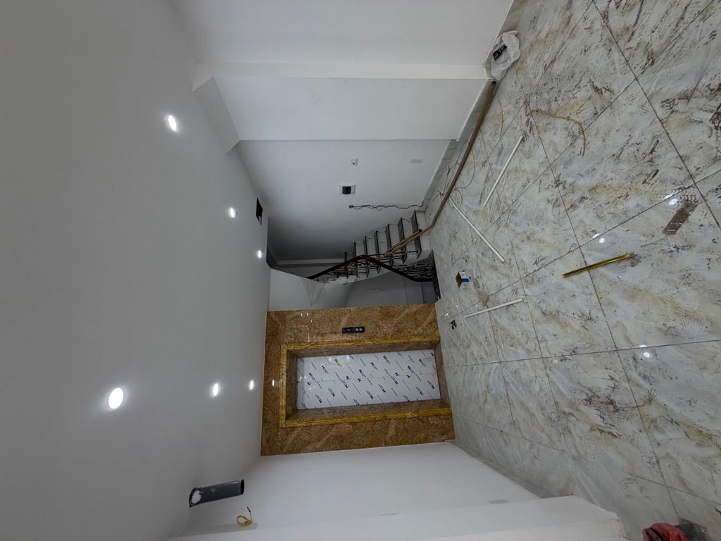 Bán nhà Đại Từ - diện tích 33m2 6 tầng - Thang máy, ô tô vào trong nhà - giá 10,9 tỷ