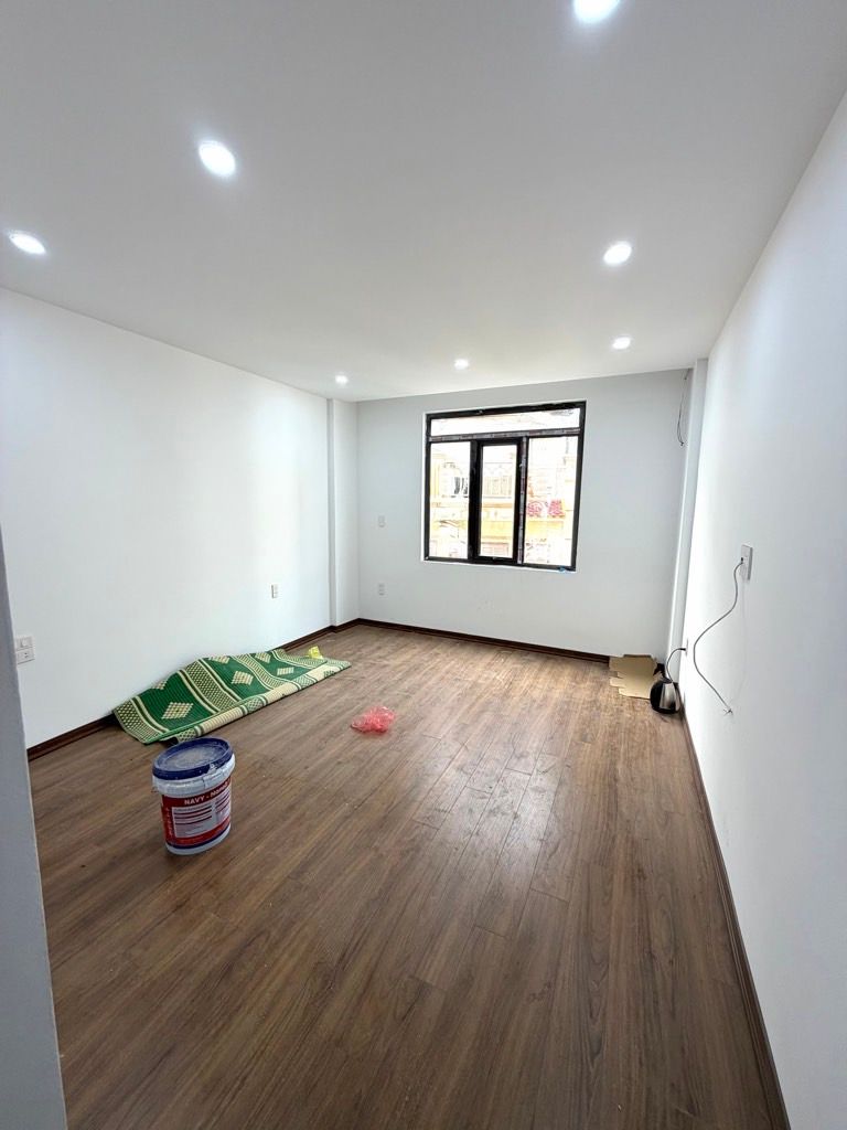 Bán nhà Đại Từ - diện tích 33m2 6 tầng - Thang máy, ô tô vào trong nhà - giá 10,9 tỷ