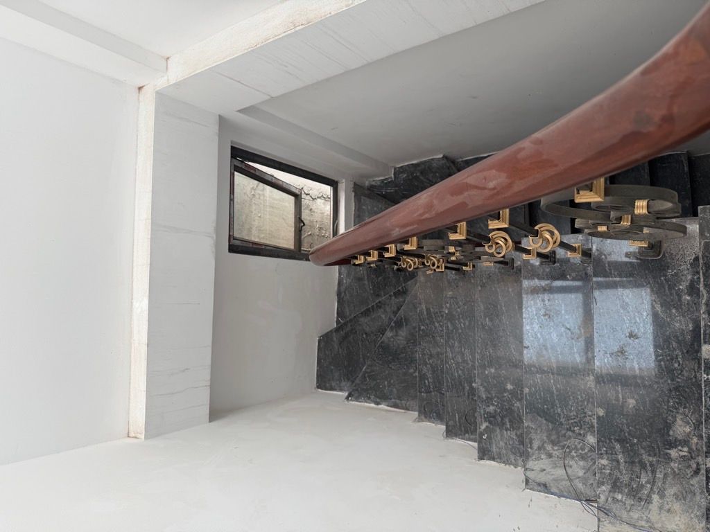 Bán nhà Đại Từ - diện tích 33m2 6 tầng - Thang máy, ô tô vào trong nhà - giá 10,9 tỷ