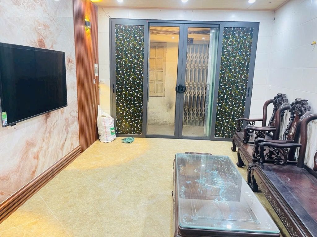 Bán nhà Hồng Mai - diện tích 23m2 3 tầng - Nhà cách phố 10m ra ô tô tránh - giá 3,8 tỷ