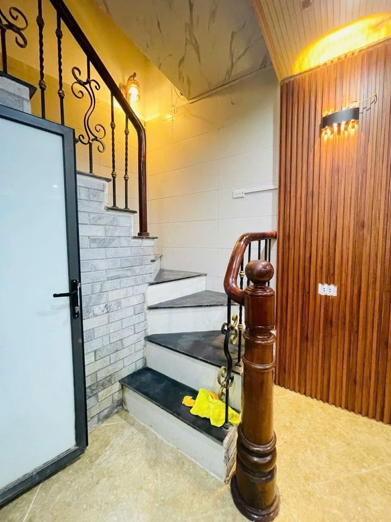 Bán nhà Hồng Mai - diện tích 23m2 3 tầng - Nhà cách phố 10m ra ô tô tránh - giá 3,8 tỷ