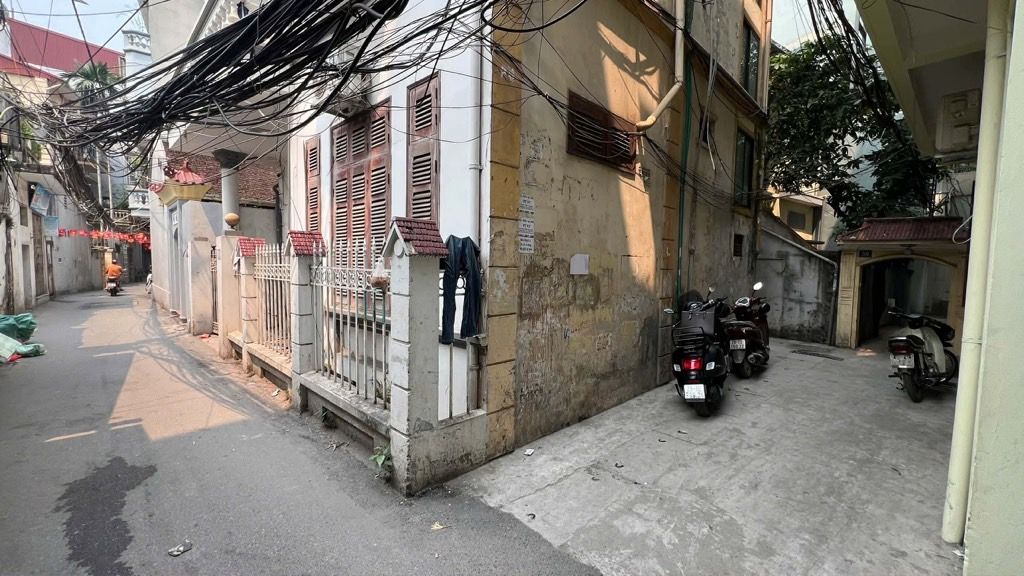 Bán nhà Hoàng Ngân - diện tích 101m2 3 tầng - Biệt thự cổ - giá 18 tỷ