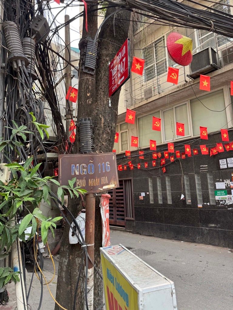 Bán nhà Hoàng Ngân - diện tích 101m2 3 tầng - Biệt thự cổ - giá 18 tỷ