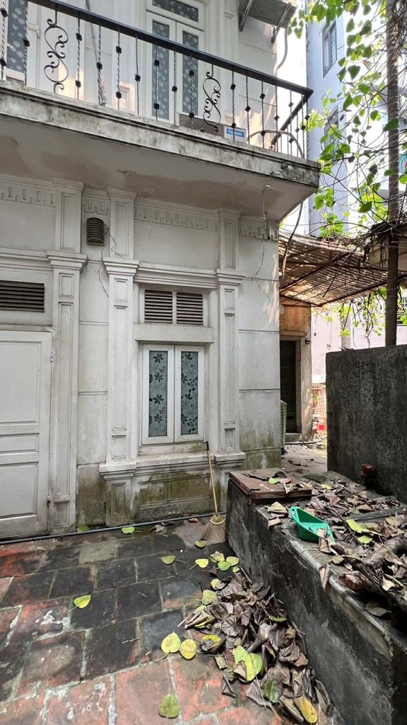 Bán nhà Hoàng Ngân - diện tích 101m2 3 tầng - Biệt thự cổ - giá 18 tỷ