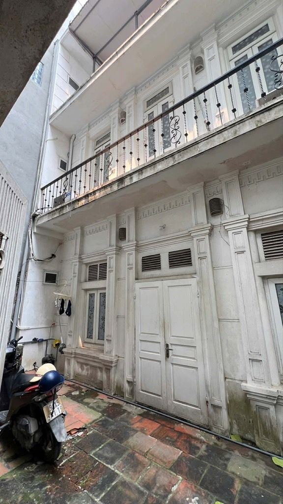 Bán nhà Hoàng Ngân - diện tích 101m2 3 tầng - Biệt thự cổ - giá 18 tỷ