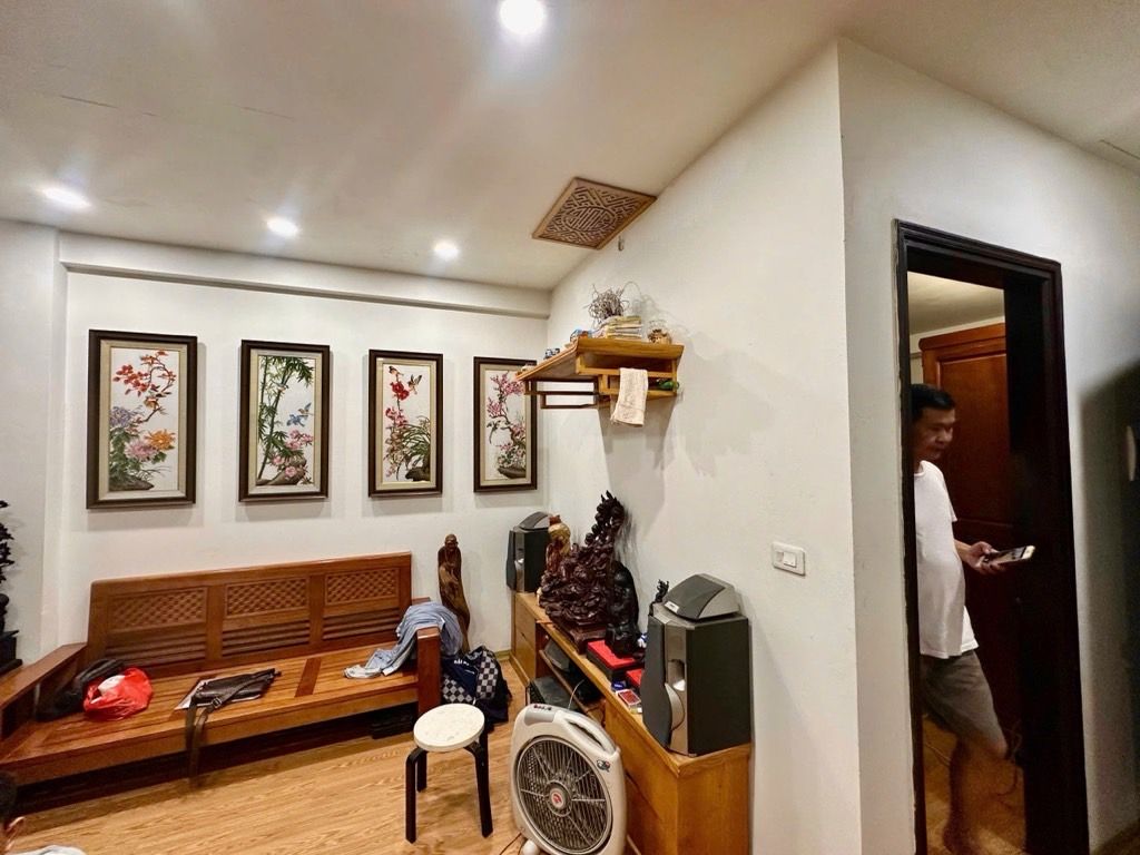 Bán nhà Tây Nam Linh Đàm - diện tích 34.3m2 12 tầng - Nhà đẹp hiếm có - giá 3,45 tỷ