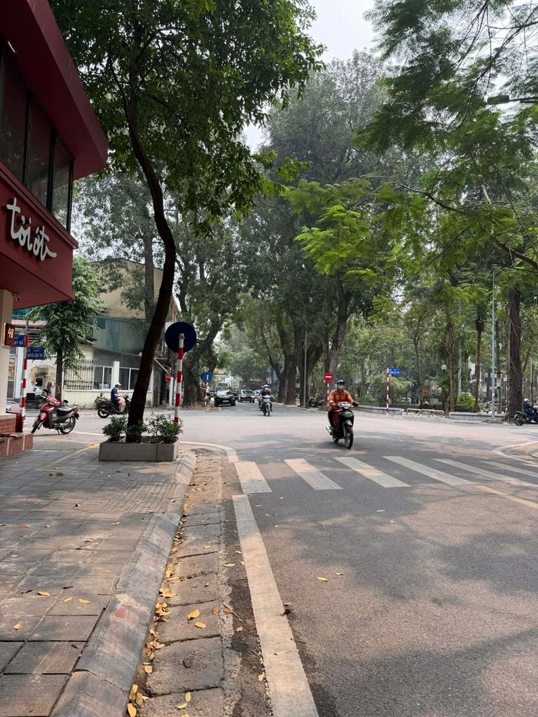 Bán nhà Nguyễn Công Trứ - diện tích 55m2 2 tầng - ô tô đỗ cửa - giá 21 tỷ