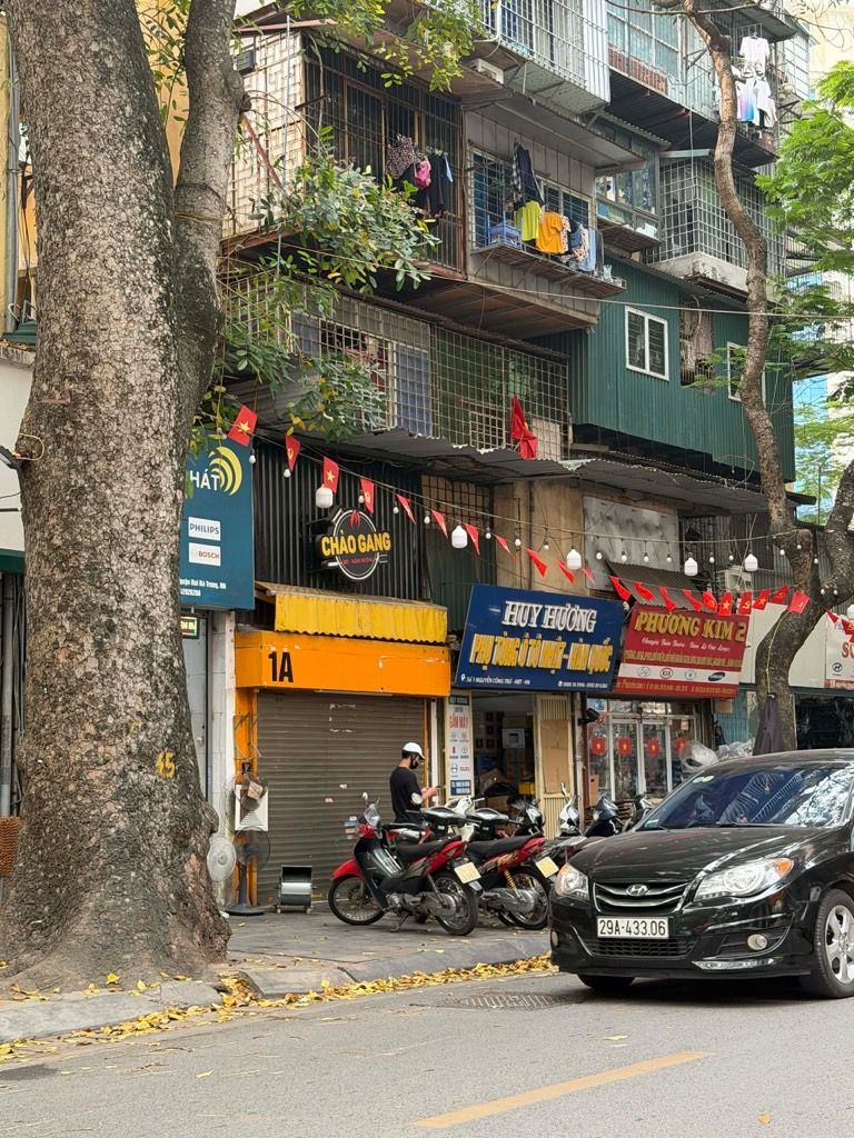 Bán nhà Nguyễn Công Trứ - diện tích 55m2 2 tầng - ô tô đỗ cửa - giá 21 tỷ