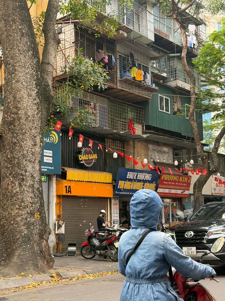 Bán nhà Nguyễn Công Trứ - diện tích 55m2 2 tầng - ô tô đỗ cửa - giá 21 tỷ