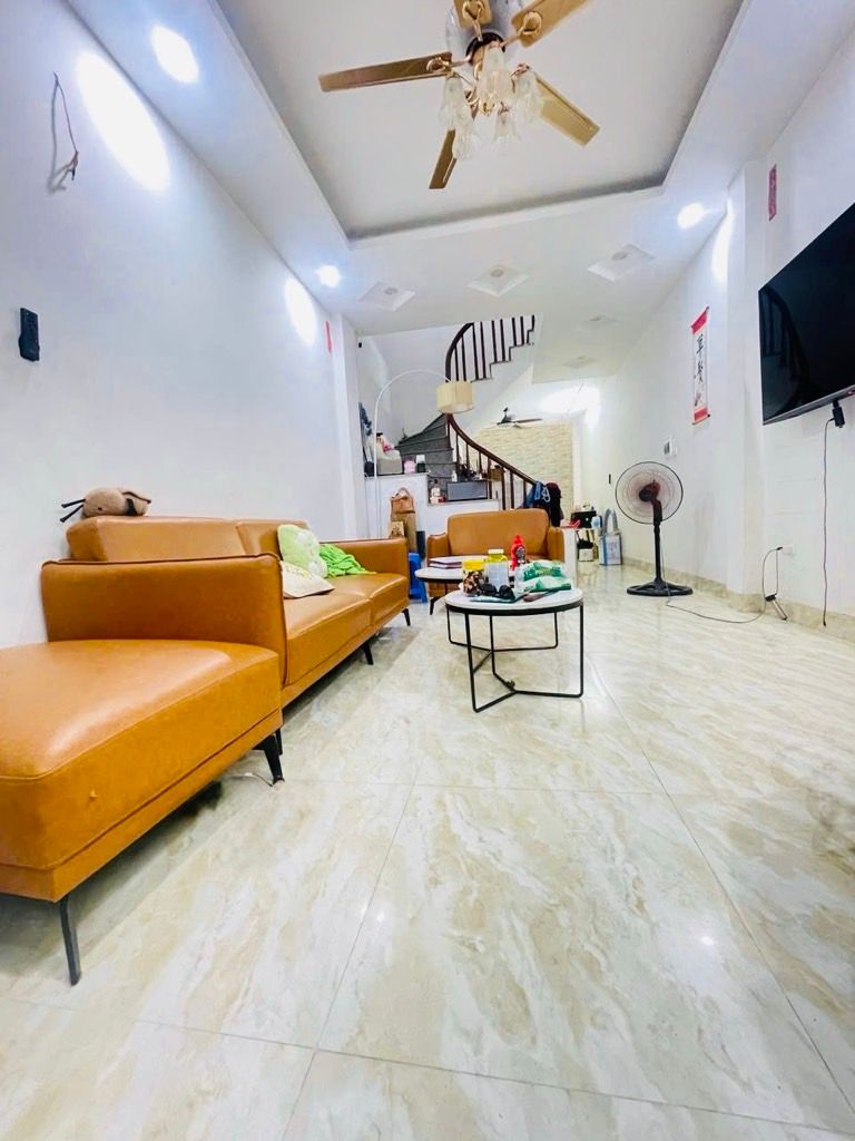 Bán nhà Định Công Thượng - diện tích 46m2 2 tầng - Lô góc, ngõ thông - giá 3,15 tỷ