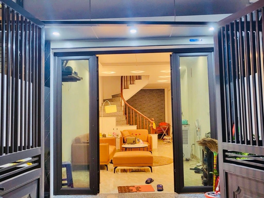 Bán nhà Định Công Thượng - diện tích 46m2 2 tầng - Lô góc, ngõ thông - giá 3,15 tỷ