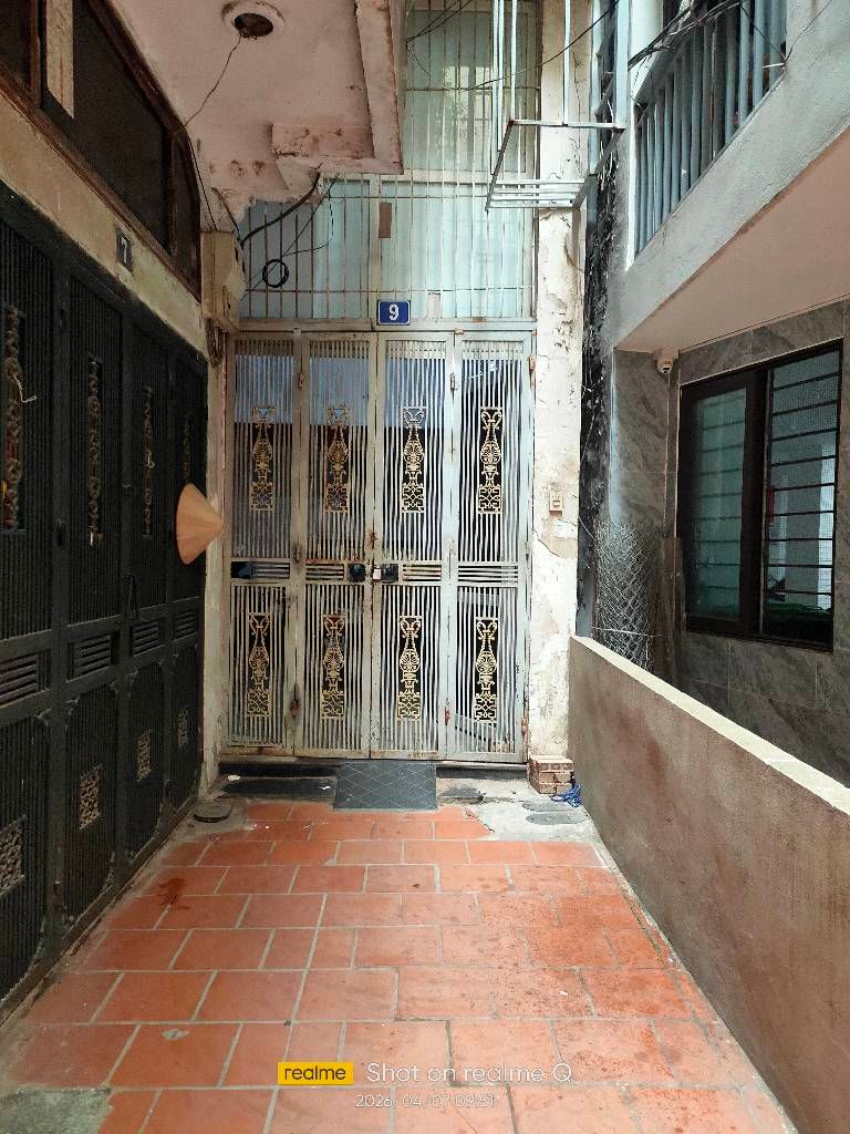 Bán nhà Hào Nam - diện tích 74.4m2 5 tầng - 9 phòng ngủ khép kín - giá 17,1 tỷ