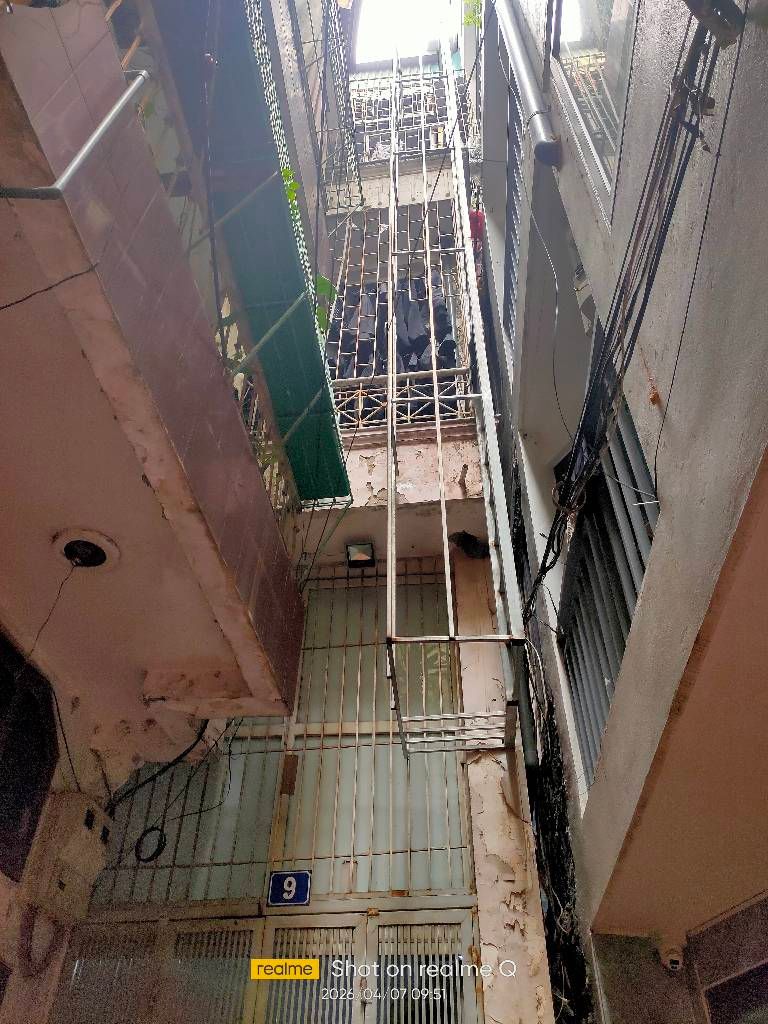 Bán nhà Hào Nam - diện tích 74.4m2 5 tầng - 9 phòng ngủ khép kín - giá 17,1 tỷ