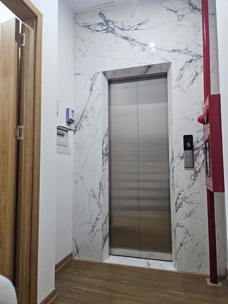 Bán nhà Triệu Việt Vương - diện tích 30m2 7 tầng - gần ô tô tránh - giá 19,5 tỷ