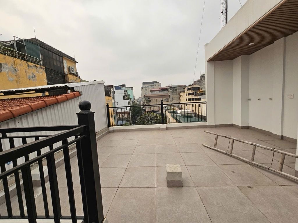 Bán nhà Triệu Việt Vương - diện tích 30m2 7 tầng - gần ô tô tránh - giá 19,5 tỷ