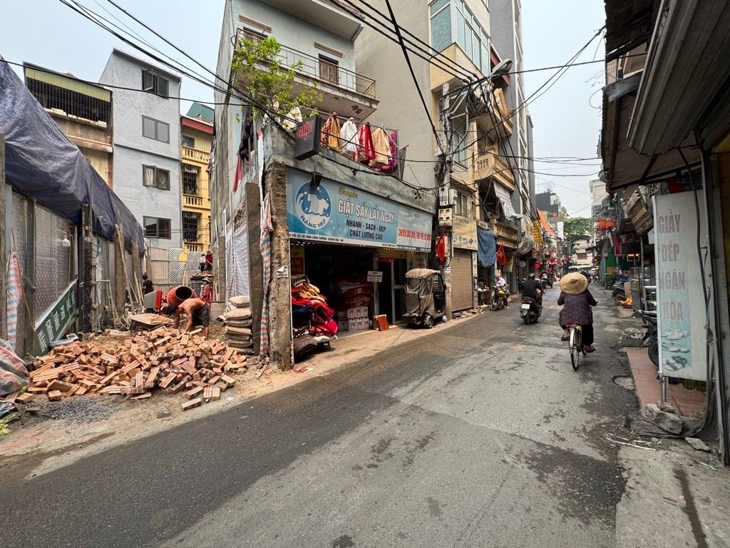 Bán nhà Định Công Thượng - diện tích 56m2 5 tầng - Mặt phố kinh doanh sầm uất - giá 21 tỷ