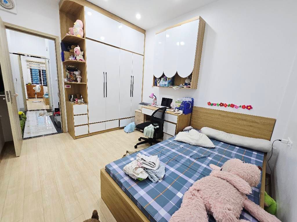 Bán nhà Vũ Hữu - diện tích 40,6m2 4 tầng - Nhà đẹp dân xây - giá 12 tỷ