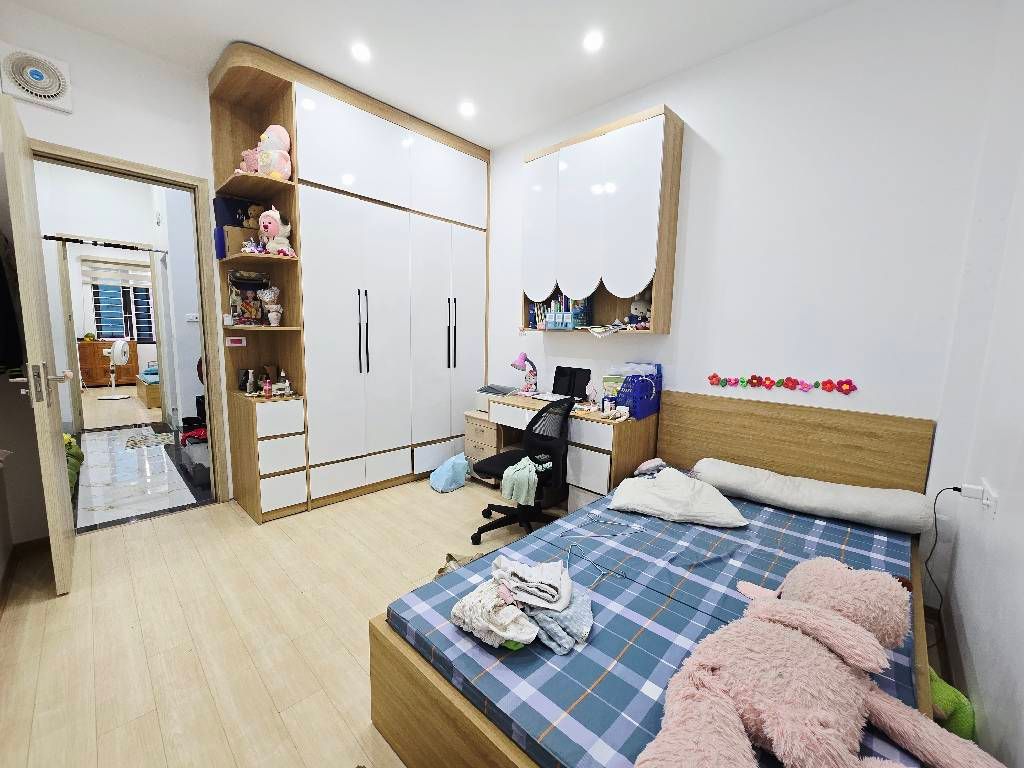 Bán nhà Vũ Hữu - diện tích 40,6m2 4 tầng - Nhà đẹp dân xây - giá 12 tỷ