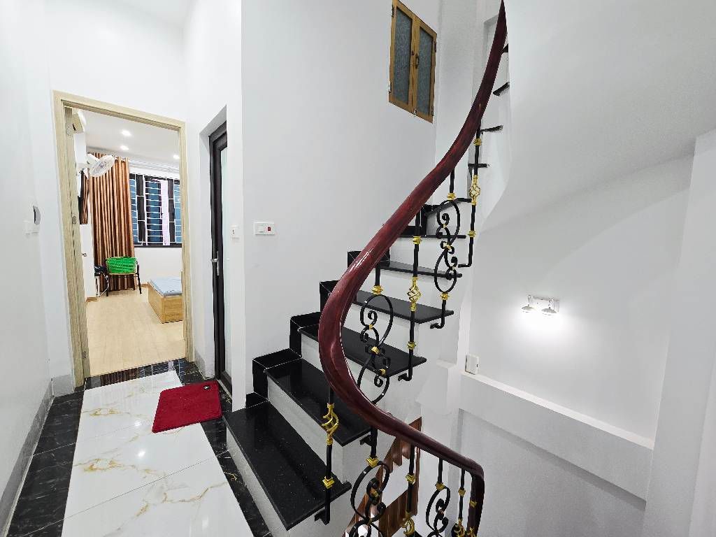 Bán nhà Vũ Hữu - diện tích 40,6m2 4 tầng - Nhà đẹp dân xây - giá 12 tỷ