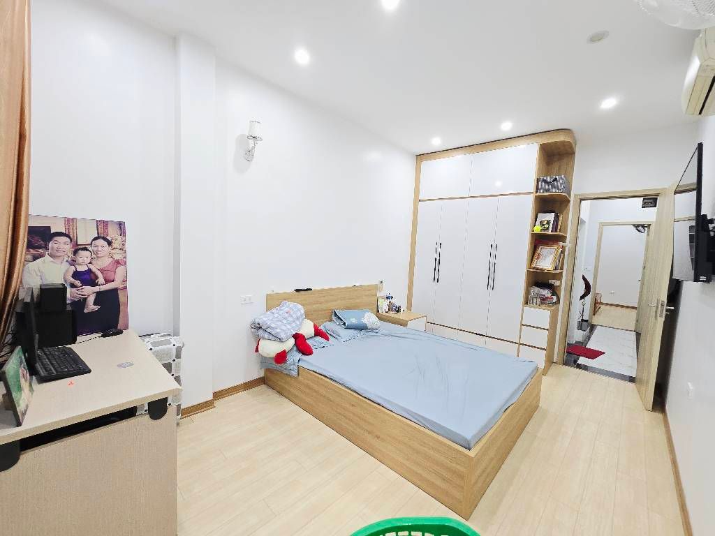 Bán nhà Vũ Hữu - diện tích 40,6m2 4 tầng - Nhà đẹp dân xây - giá 12 tỷ