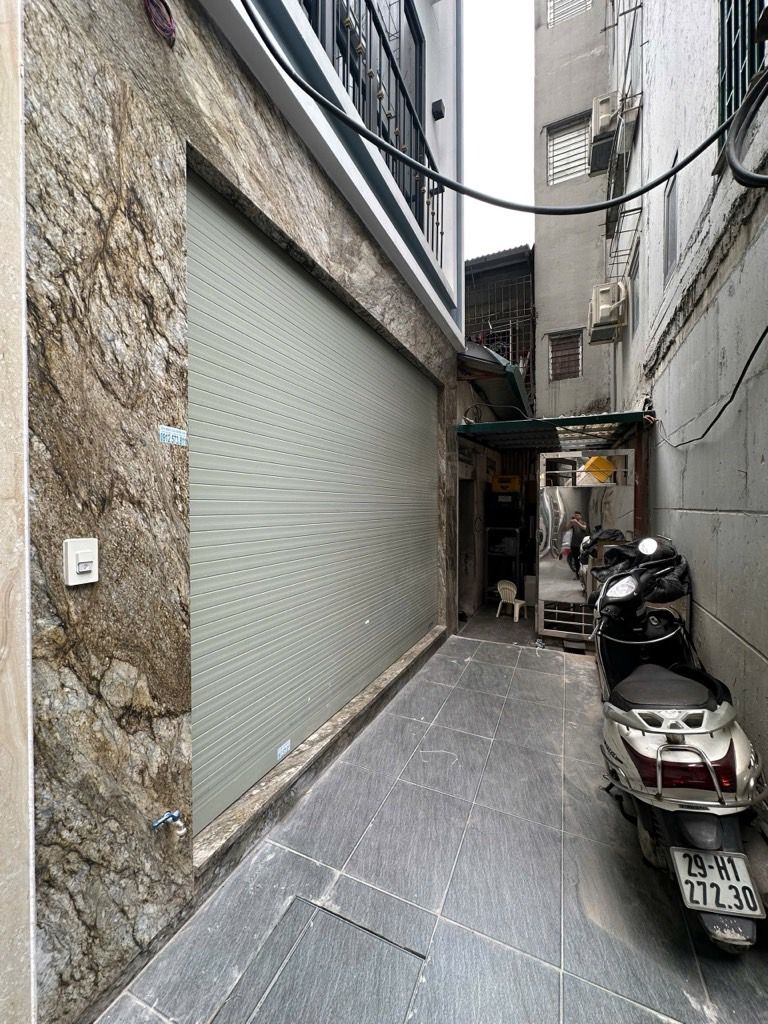 Bán nhà Giải phóng - diện tích 28.3m2 5 tầng - Ô tô tránh đỗ cổng - giá 9,3 tỷ