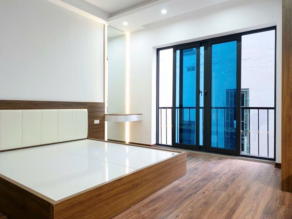 Bán nhà Giải phóng - diện tích 28.3m2 5 tầng - Ô tô tránh đỗ cổng - giá 9,3 tỷ