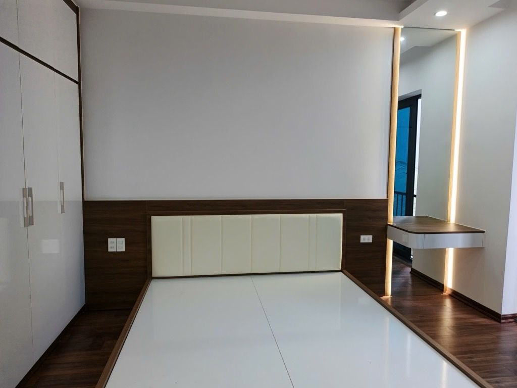 Bán nhà Giải phóng - diện tích 28.3m2 5 tầng - Ô tô tránh đỗ cổng - giá 9,3 tỷ