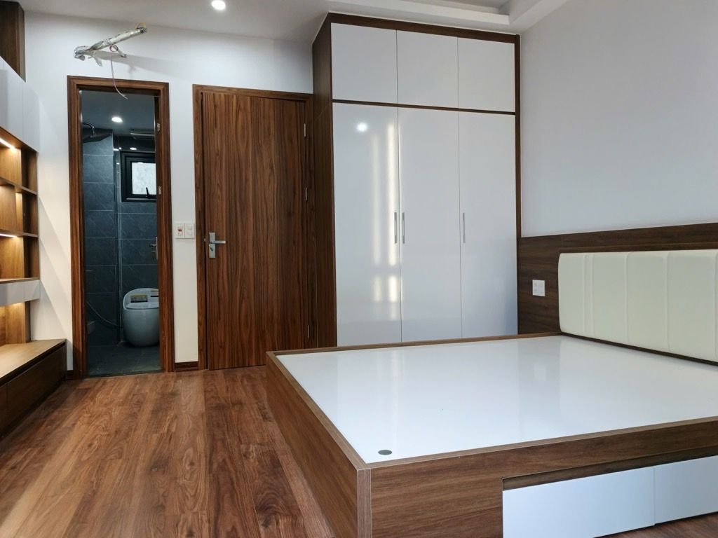 Bán nhà Giải phóng - diện tích 28.3m2 5 tầng - Ô tô tránh đỗ cổng - giá 9,3 tỷ