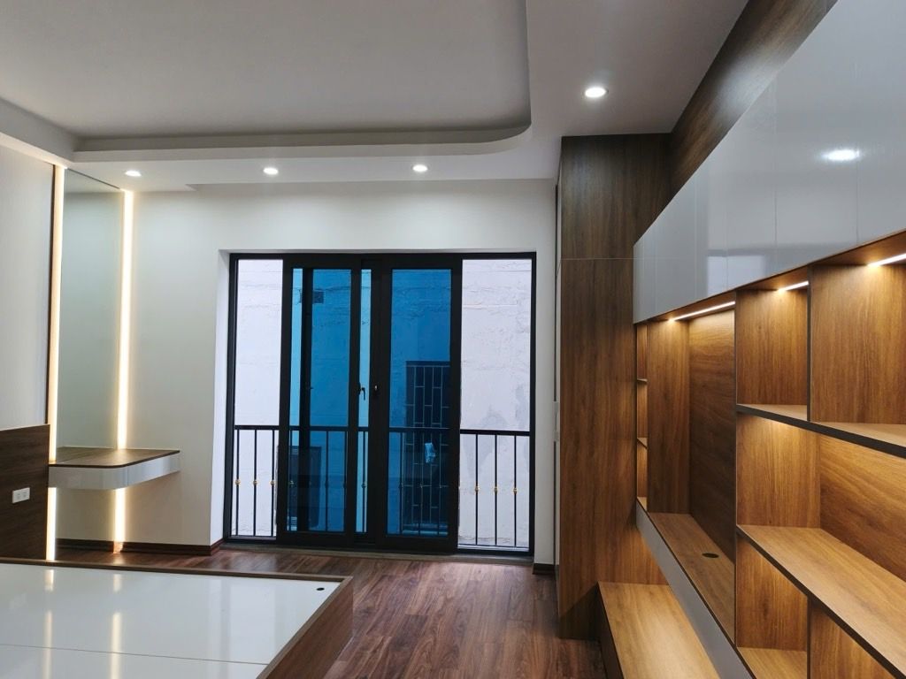 Bán nhà Giải phóng - diện tích 28.3m2 5 tầng - Ô tô tránh đỗ cổng - giá 9,3 tỷ