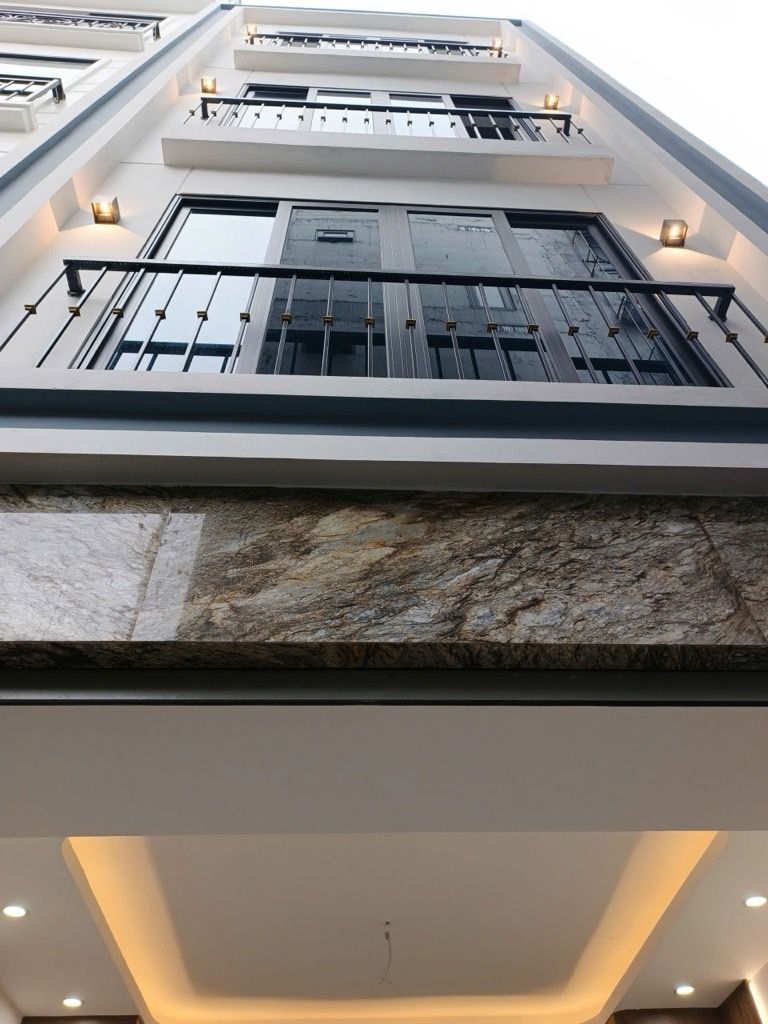 Bán nhà Giải phóng - diện tích 28.3m2 5 tầng - Ô tô tránh đỗ cổng - giá 9,3 tỷ