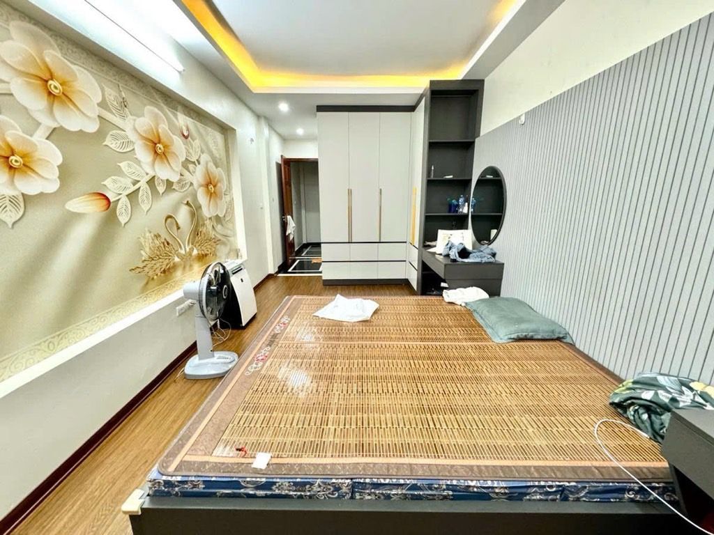 Bán nhà Lê Trọng Tấn - diện tích 30m2 5 tầng - Ô tô gần - giá 8 tỷ