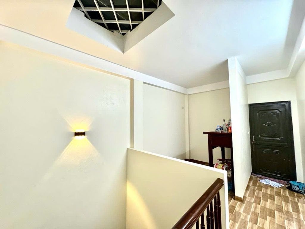 Bán nhà Lê Trọng Tấn - diện tích 30m2 5 tầng - Ô tô gần - giá 8 tỷ