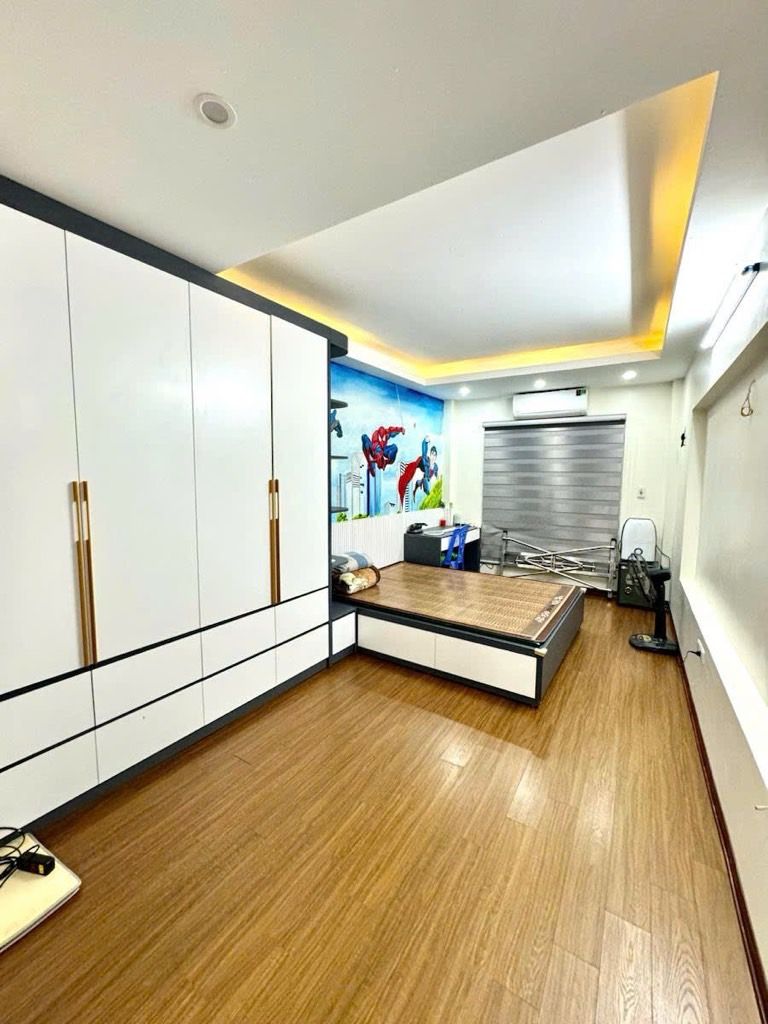 Bán nhà Lê Trọng Tấn - diện tích 30m2 5 tầng - Ô tô gần - giá 8 tỷ