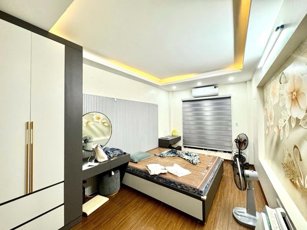 Bán nhà Lê Trọng Tấn - diện tích 30m2 5 tầng - Ô tô gần - giá 8 tỷ