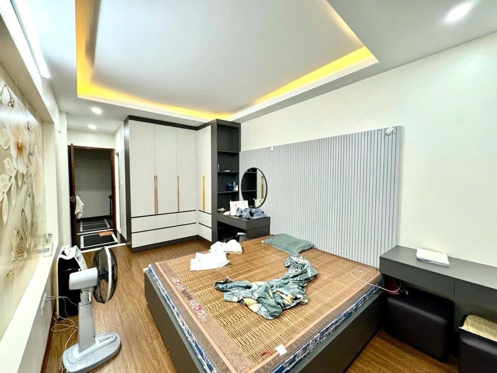 Bán nhà Lê Trọng Tấn - diện tích 30m2 5 tầng - Ô tô gần - giá 8 tỷ