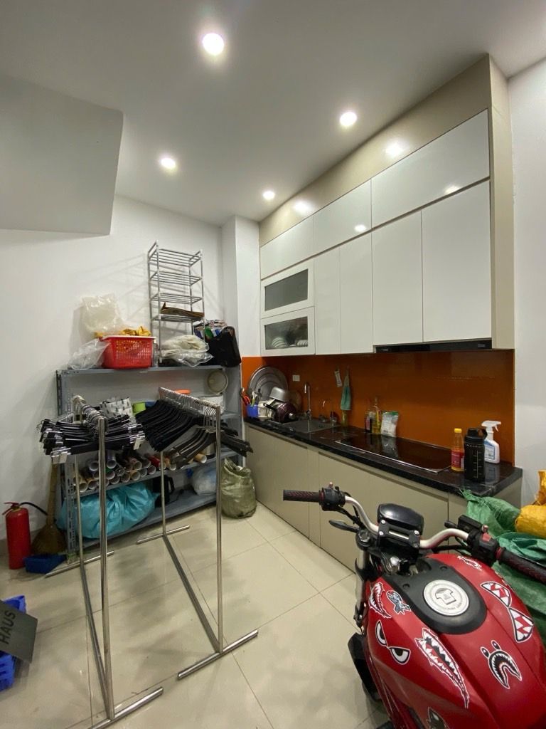 Bán nhà Nguyễn Đức Cảnh - diện tích 30,4m2 5 tầng - Ô tô qua nhà - giá 7,65 tỷ