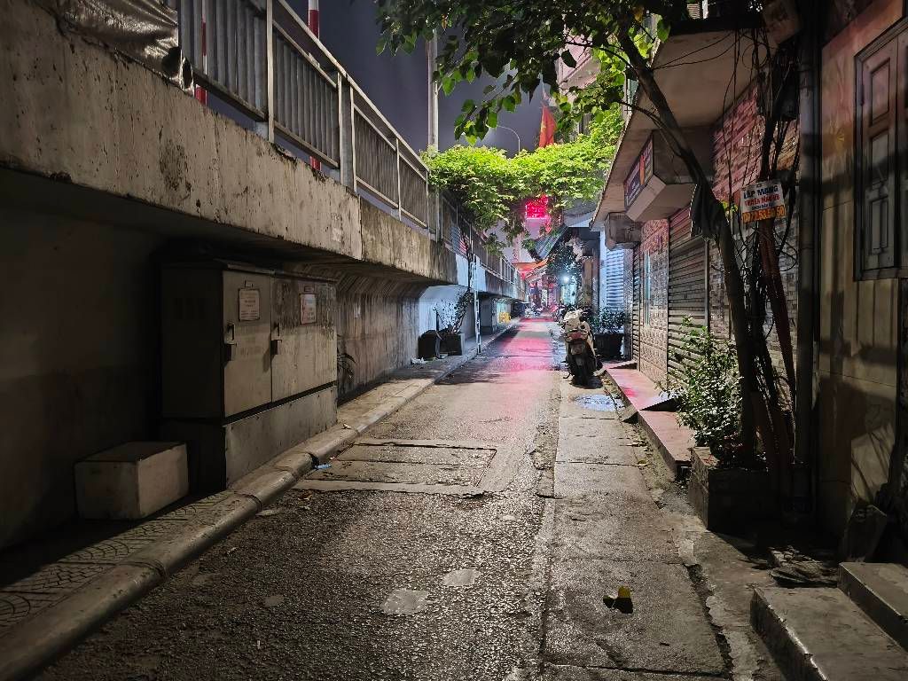 Bán nhà Nguyễn Khoái - diện tích 22m2 5 tầng - MẶT PHỐ - KINH DOANH - Ô TÔ - giá 10 tỷ