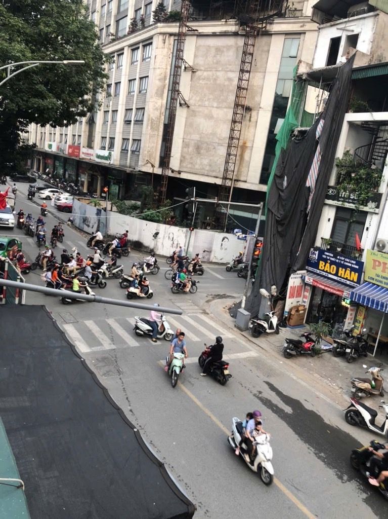 Bán nhà Phương Mai - diện tích 24,2m2 5 tầng - Kinh doanh sầm uất - giá 13,2 tỷ