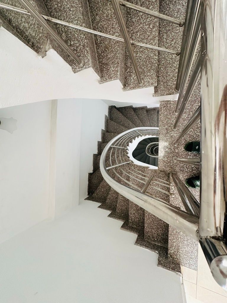 Bán nhà Định Công - diện tích 35,7m2 5 tầng - Ô tô tránh - giá 12,8 tỷ