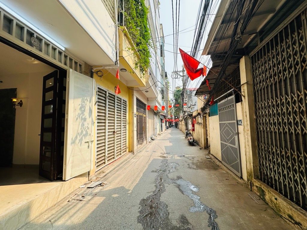 Bán nhà Định Công - diện tích 35,7m2 5 tầng - Ô tô tránh - giá 12,8 tỷ